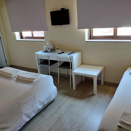 Metro Vilar Suites & Villas Vilar do Pinheiro Room photo