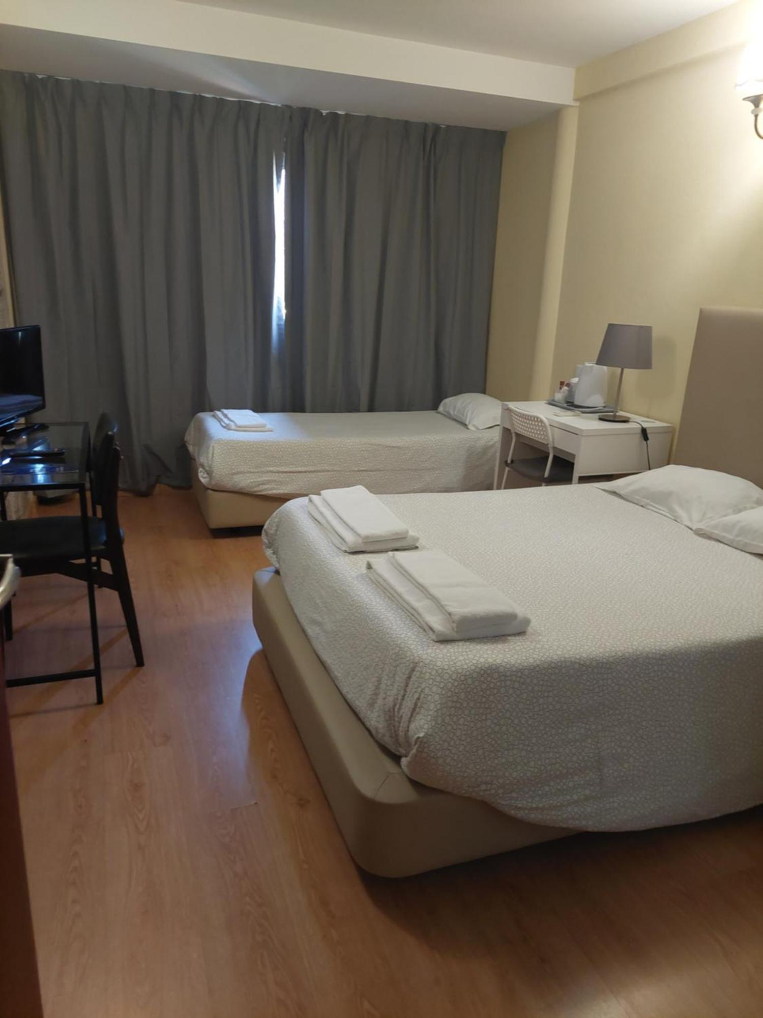 Metro Vilar Suites & Villas Vilar do Pinheiro Room photo