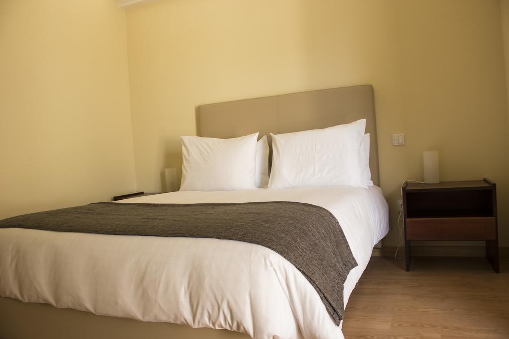 Metro Vilar Suites & Villas Vilar do Pinheiro Exterior photo
