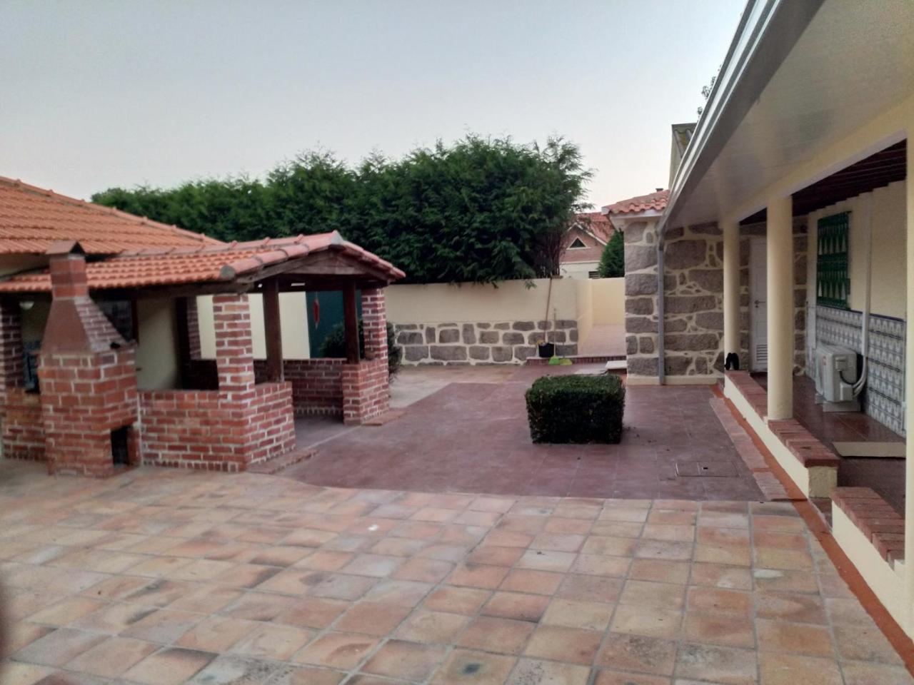 Metro Vilar Suites & Villas Vilar do Pinheiro Exterior photo